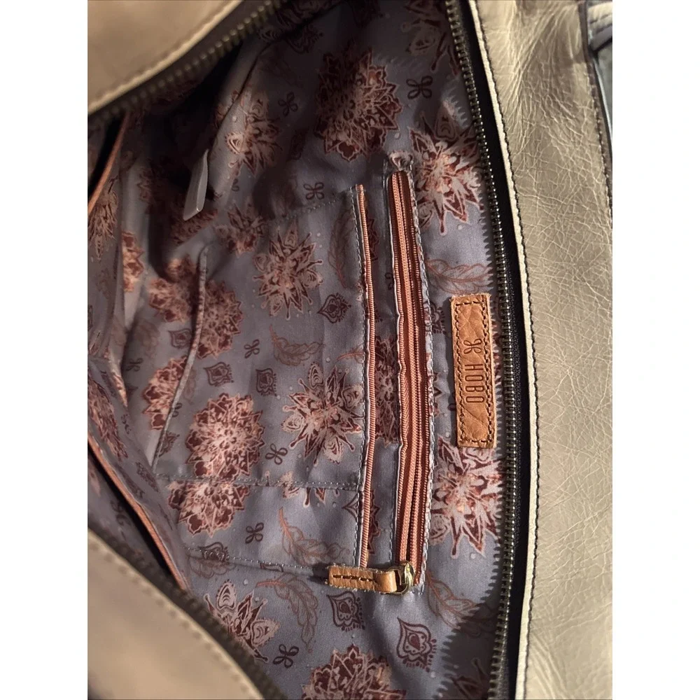 Hobo Affinity Leather Handbag Beige/stone With Brown Stitching
